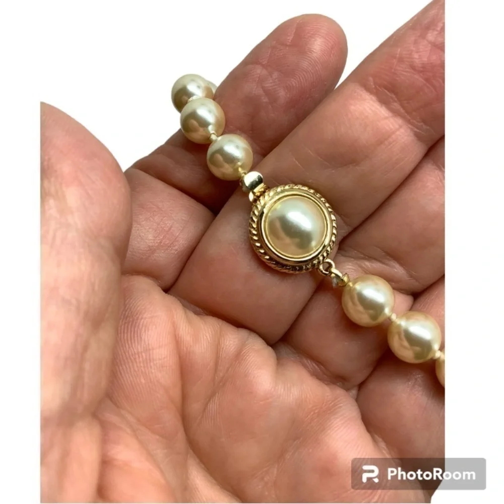 Cacharel Gold tone faux pearl 7” bracelet